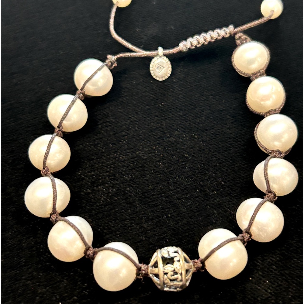 Silpada very old vintage bracelet with pearls in excellent condition.